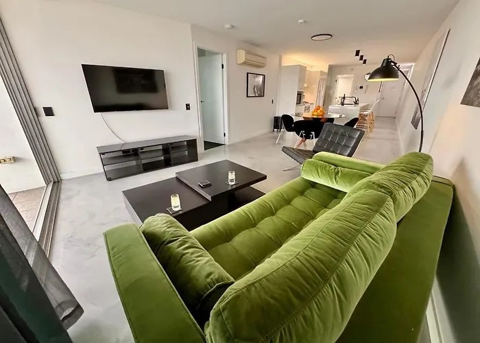 Spacious River View 3 Bdrm Apt With 2 Car Spaces